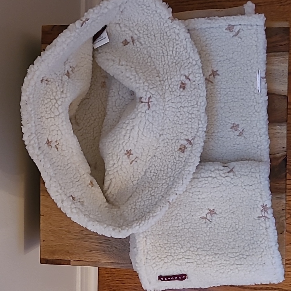 Hat & Scarf Set - Picture 3 of 15